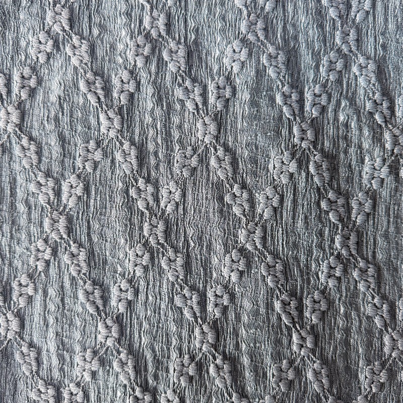 Was macht atmungsaktive Strickstoffe ideal für Bekleidung?